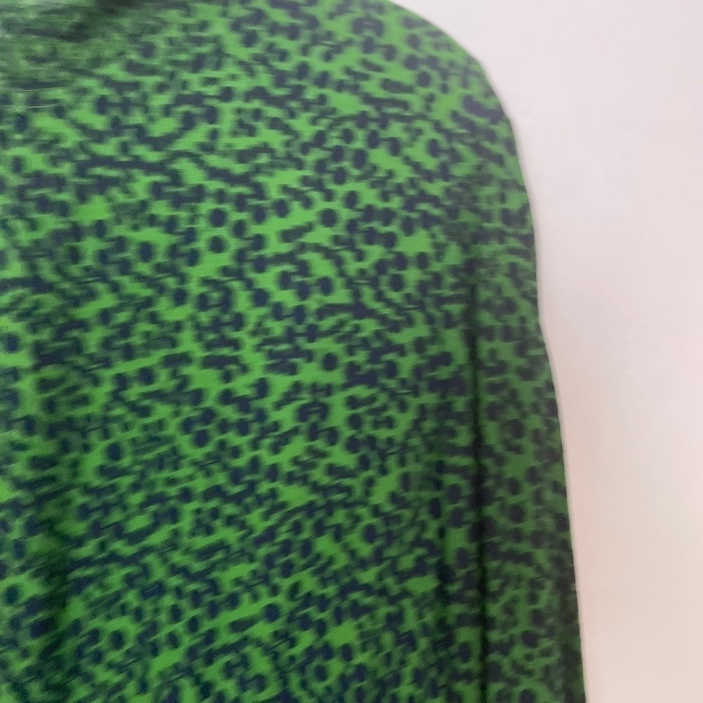 Green Long Sleeve Printed Peplum Top - Picture 5 of 14